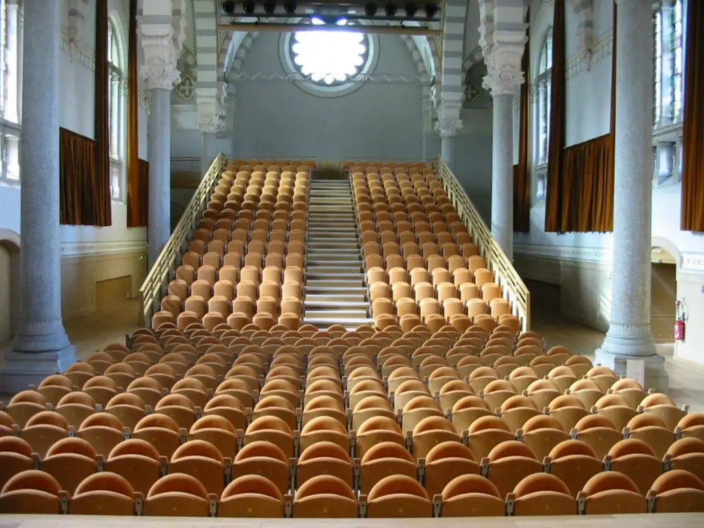 Foto dell'interno restaurato di una Cappella a Jujurieux in Francia.